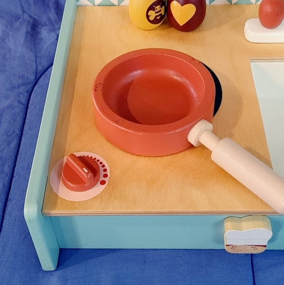 Tender Leaf Toys Mini Chef Kitchenette - Picture 12 of 16